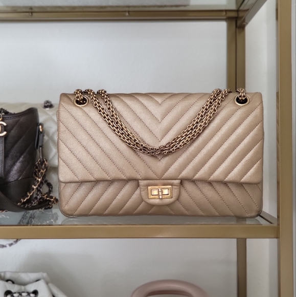 Chanel 2.55 bag 226